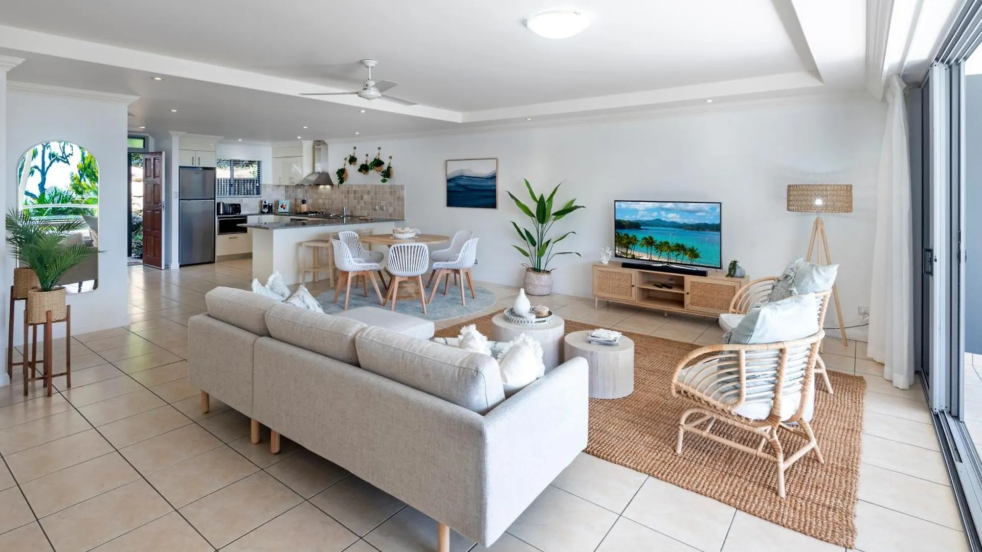 Blue Water Views Apartment Hamilton Island