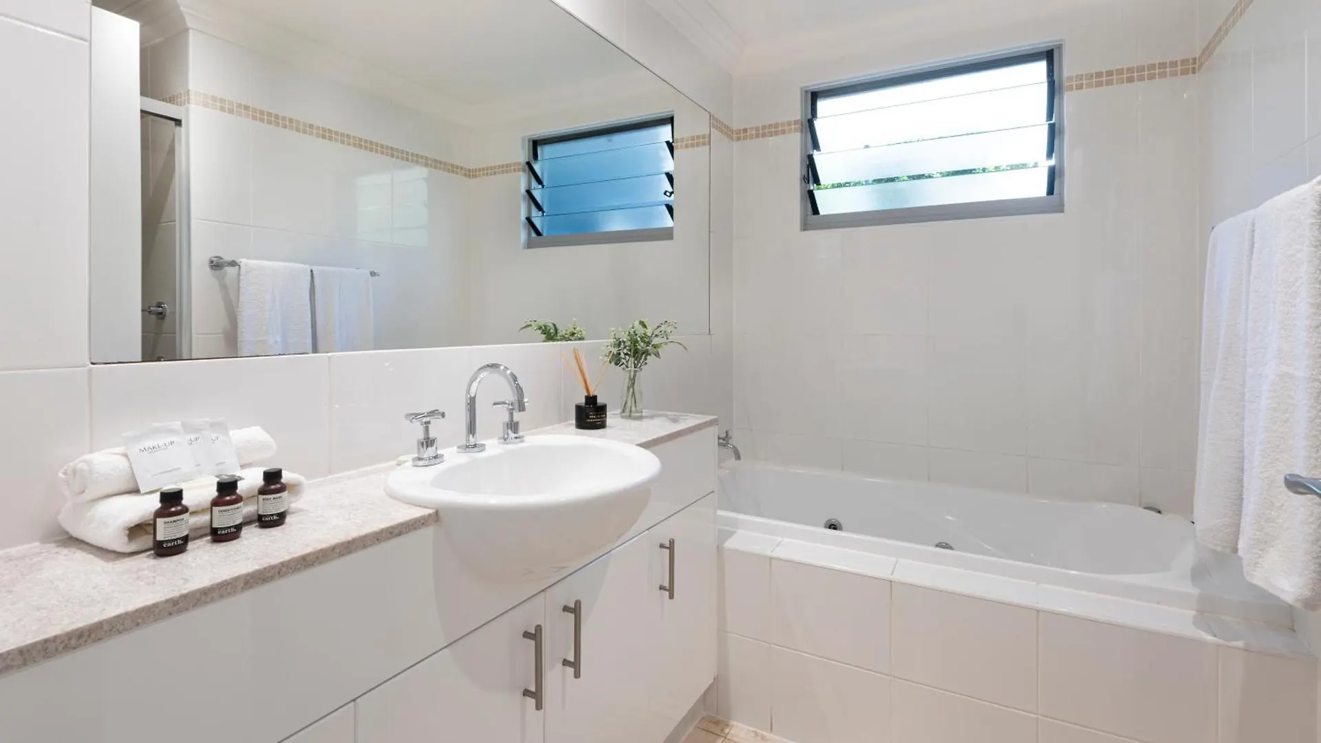 Blue Water Views Apartment Hamilton Island Australia