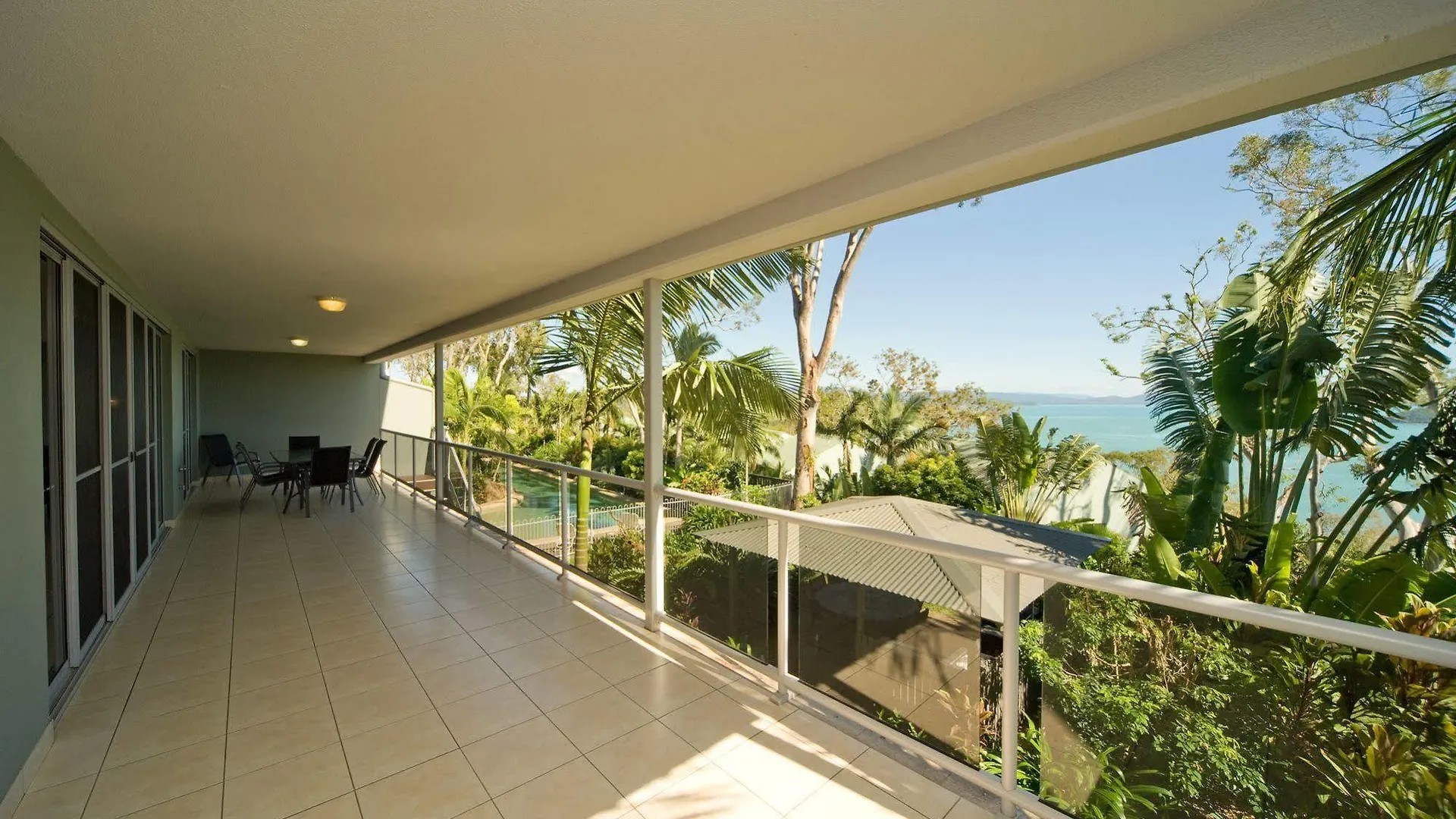 Blue Water Views Apartment Hamilton Island