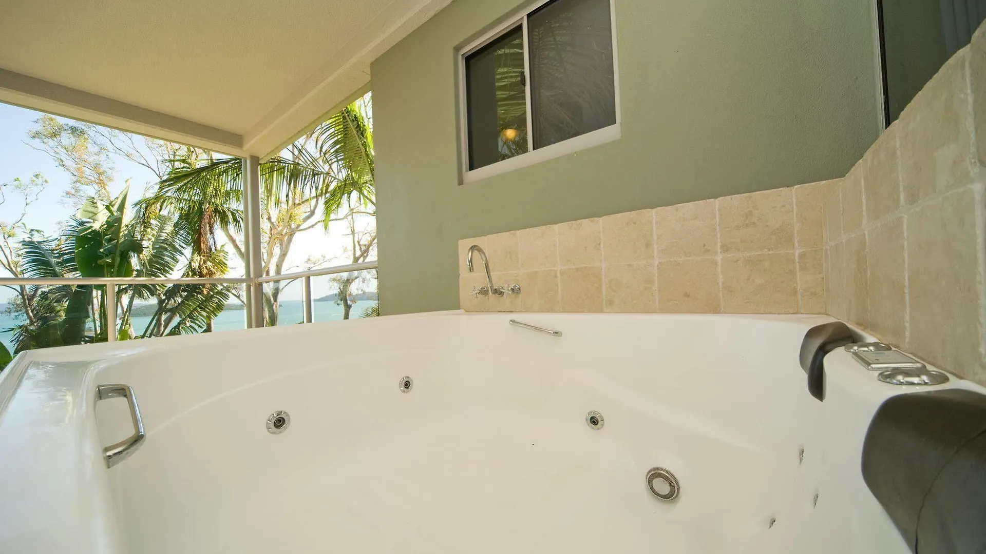 Blue Water Views Apartment Hamilton Island Australia
